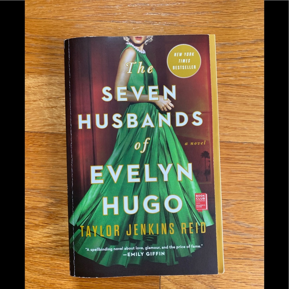 Paperback book, The Seven Husbands of Evelyn Hugo